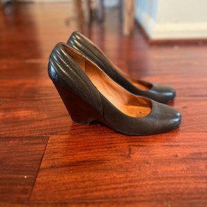 FRYE Hannah Wedge Pump Black Leather Shoes 7.5 RARE
